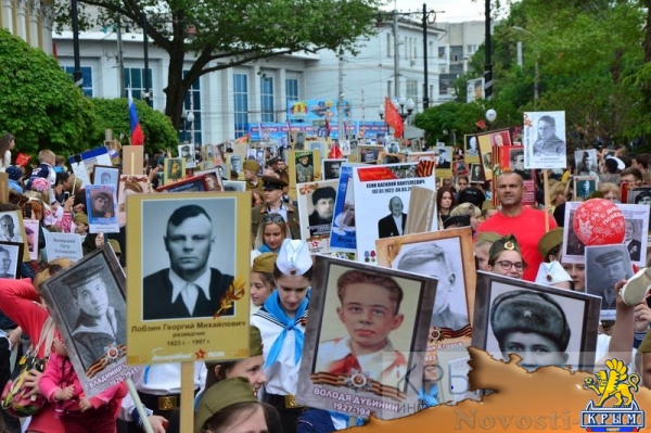 Шествие «Бессмертного полка» в Симферополе - «Общество Крыма» Шествие «Бессмертного полка» в Симферополе - «Общество Крыма»