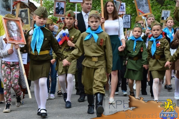 Шествие «Бессмертного полка» в Симферополе - «Общество Крыма» Шествие «Бессмертного полка» в Симферополе - «Общество Крыма»