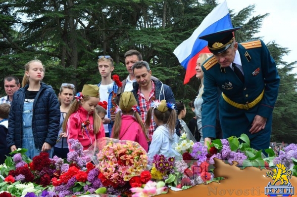 Шествие «Бессмертного полка» в Симферополе - «Общество Крыма» Шествие «Бессмертного полка» в Симферополе - «Общество Крыма»