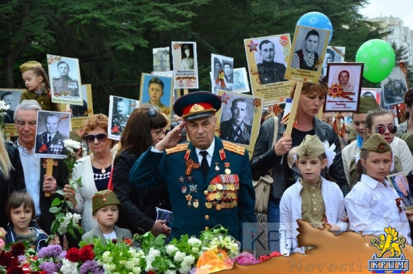 Шествие «Бессмертного полка» в Симферополе - «Общество Крыма» Шествие «Бессмертного полка» в Симферополе - «Общество Крыма»