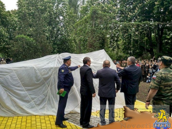 Боевая машина десанта дополнила мемориальный комплекс «Честь, доблесть и слава» в Симферополе (ФОТО) - «Общество Крыма» Боевая машина десанта дополнила мемориальный комплекс «Честь, доблесть и слава» в Симферополе (ФОТО) - «Общество Крыма»