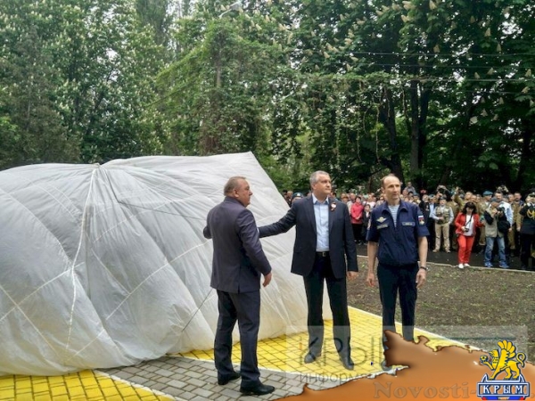 Боевая машина десанта дополнила мемориальный комплекс «Честь, доблесть и слава» в Симферополе (ФОТО) - «Общество Крыма» Боевая машина десанта дополнила мемориальный комплекс «Честь, доблесть и слава» в Симферополе (ФОТО) - «Общество Крыма»