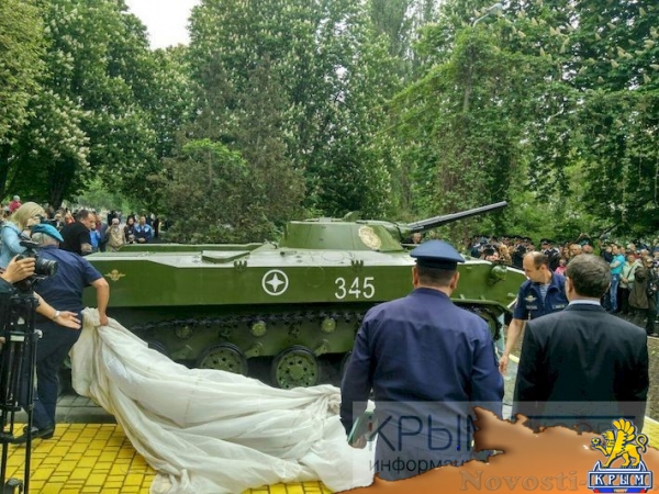 Боевая машина десанта дополнила мемориальный комплекс «Честь, доблесть и слава» в Симферополе (ФОТО) - «Общество Крыма» Боевая машина десанта дополнила мемориальный комплекс «Честь, доблесть и слава» в Симферополе (ФОТО) - «Общество Крыма»