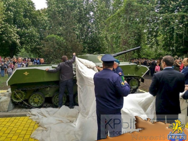 Боевая машина десанта дополнила мемориальный комплекс «Честь, доблесть и слава» в Симферополе (ФОТО) - «Общество Крыма» Боевая машина десанта дополнила мемориальный комплекс «Честь, доблесть и слава» в Симферополе (ФОТО) - «Общество Крыма»