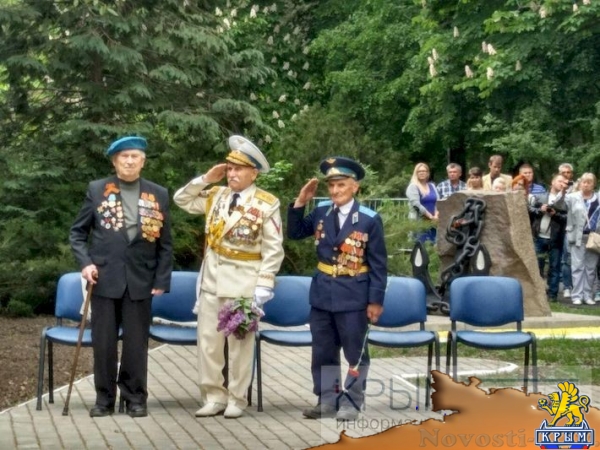 Боевая машина десанта дополнила мемориальный комплекс «Честь, доблесть и слава» в Симферополе (ФОТО) - «Общество Крыма» Боевая машина десанта дополнила мемориальный комплекс «Честь, доблесть и слава» в Симферополе (ФОТО) - «Общество Крыма»