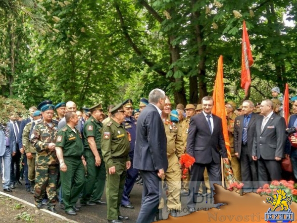 Боевая машина десанта дополнила мемориальный комплекс «Честь, доблесть и слава» в Симферополе (ФОТО) - «Общество Крыма» Боевая машина десанта дополнила мемориальный комплекс «Честь, доблесть и слава» в Симферополе (ФОТО) - «Общество Крыма»