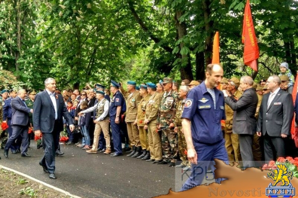 Боевая машина десанта дополнила мемориальный комплекс «Честь, доблесть и слава» в Симферополе (ФОТО) - «Общество Крыма» Боевая машина десанта дополнила мемориальный комплекс «Честь, доблесть и слава» в Симферополе (ФОТО) - «Общество Крыма»