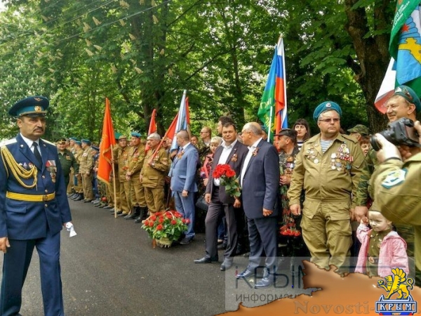 Боевая машина десанта дополнила мемориальный комплекс «Честь, доблесть и слава» в Симферополе (ФОТО) - «Общество Крыма» Боевая машина десанта дополнила мемориальный комплекс «Честь, доблесть и слава» в Симферополе (ФОТО) - «Общество Крыма»