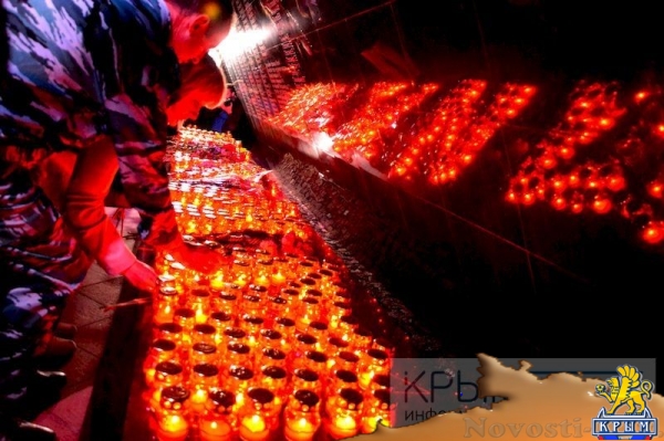 Более тысячи участников акции «Зажги свечу памяти» почтили память погибших в концлагере «Красный» (ФОТО) - «Общество Крыма»
