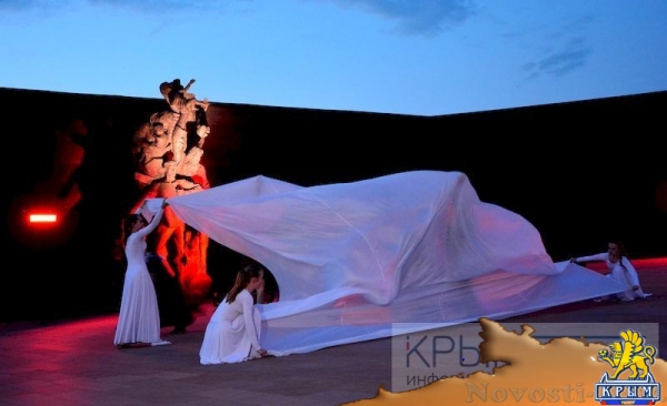 Более тысячи участников акции «Зажги свечу памяти» почтили память погибших в концлагере «Красный» (ФОТО) - «Общество Крыма»