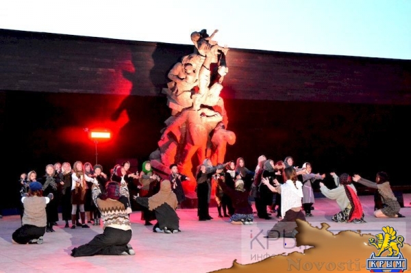 Более тысячи участников акции «Зажги свечу памяти» почтили память погибших в концлагере «Красный» (ФОТО) - «Общество Крыма»