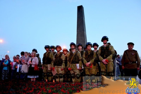 Более тысячи участников акции «Зажги свечу памяти» почтили память погибших в концлагере «Красный» (ФОТО) - «Общество Крыма»