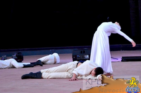 Более тысячи участников акции «Зажги свечу памяти» почтили память погибших в концлагере «Красный» (ФОТО) - «Общество Крыма»