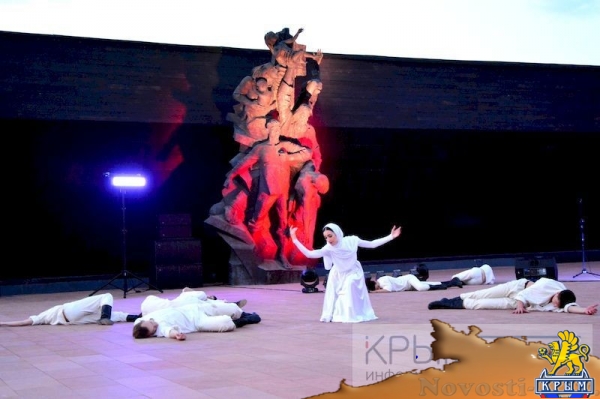 Более тысячи участников акции «Зажги свечу памяти» почтили память погибших в концлагере «Красный» (ФОТО) - «Общество Крыма»