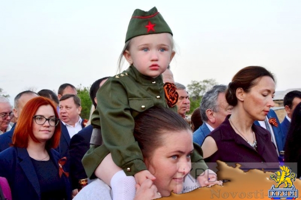 Более тысячи участников акции «Зажги свечу памяти» почтили память погибших в концлагере «Красный» (ФОТО) - «Общество Крыма»