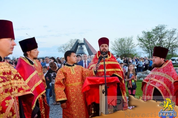 Более тысячи участников акции «Зажги свечу памяти» почтили память погибших в концлагере «Красный» (ФОТО) - «Общество Крыма»
