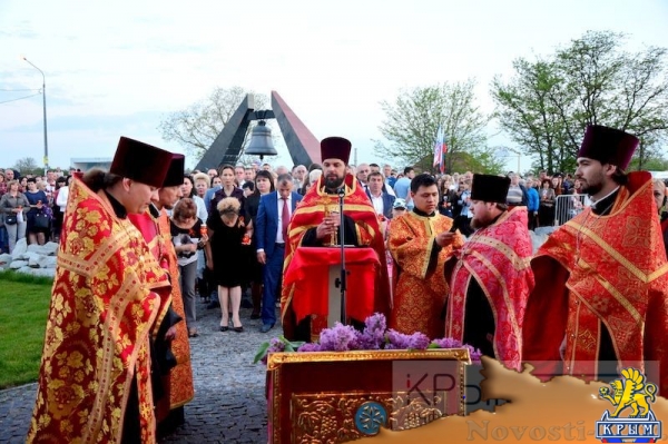 Более тысячи участников акции «Зажги свечу памяти» почтили память погибших в концлагере «Красный» (ФОТО) - «Общество Крыма»