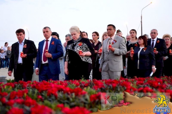 Более тысячи участников акции «Зажги свечу памяти» почтили память погибших в концлагере «Красный» (ФОТО) - «Общество Крыма»