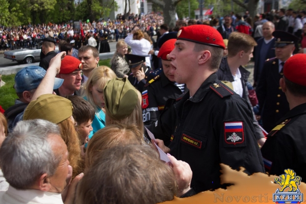 Парад в Севастополе: зрители дрались за видовые места - «Новости Крыма»