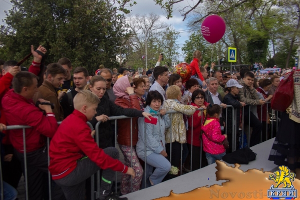 Парад в Севастополе: зрители дрались за видовые места - «Новости Крыма»