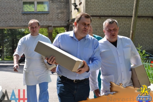 В детскую больницу Донецка доставлены антисептики местного производителя (ФОТО) - «Экономика Крыма» В детскую больницу Донецка доставлены антисептики местного производителя (ФОТО) - «Экономика Крыма»
