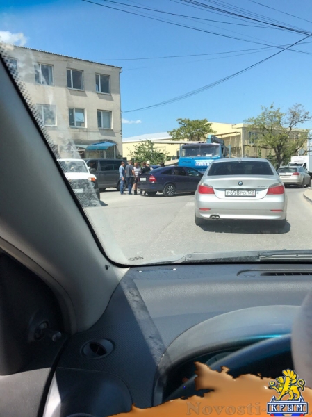 В Симферополе одна легковушка сбила мопед, а вторая врезалась в грузовик - «Происшествия»