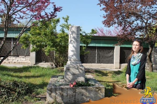 Сотрудники Херсонеса почтили память основателя музея  - «Культура»