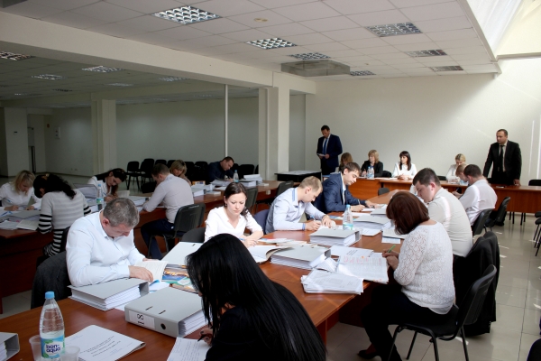 49 специалистов Госкомрегистра со всего Крыма, претендующих на звание госрегистратора, проходят предварительную комплексную аттестацию - «Госкомрегистр»
