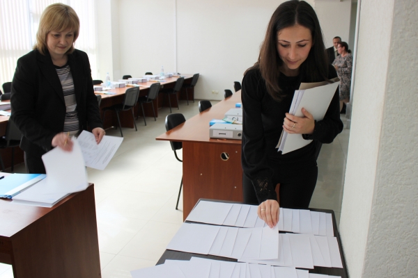 49 специалистов Госкомрегистра со всего Крыма, претендующих на звание госрегистратора, проходят предварительную комплексную аттестацию - «Госкомрегистр»