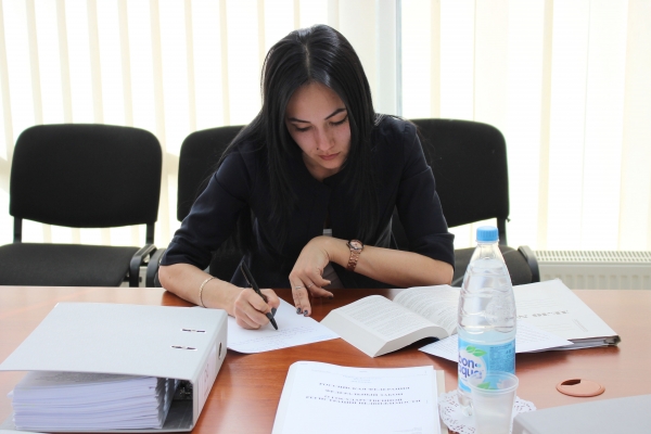 49 специалистов Госкомрегистра со всего Крыма, претендующих на звание госрегистратора, проходят предварительную комплексную аттестацию - «Госкомрегистр»