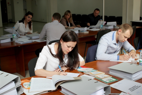 49 специалистов Госкомрегистра со всего Крыма, претендующих на звание госрегистратора, проходят предварительную комплексную аттестацию - «Госкомрегистр»