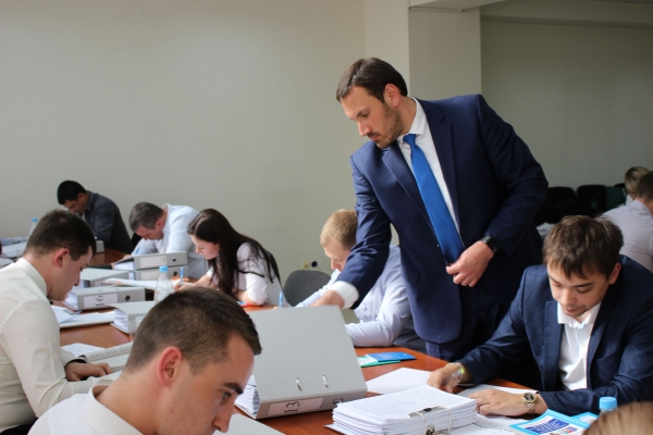 49 специалистов Госкомрегистра со всего Крыма, претендующих на звание госрегистратора, проходят предварительную комплексную аттестацию - «Госкомрегистр»