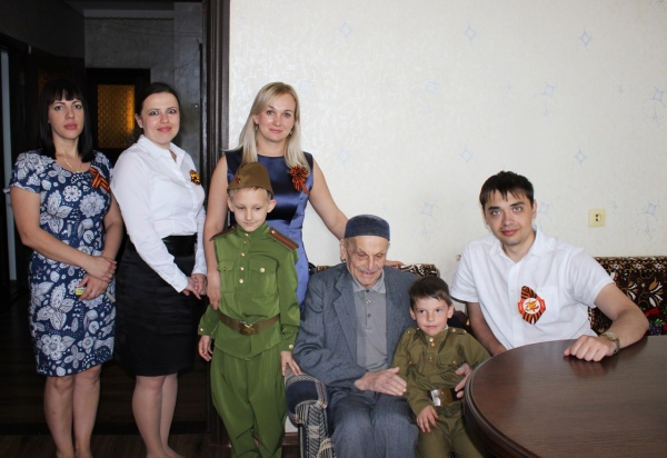 Коллектив Госкомрегистра поздравил ветеранов ВОВ, участников боевых действий и тружеников тыла с Великой Победой - «Госкомрегистр»