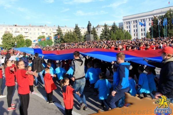 В Луганске широко отметили День Республики (ФОТО) - «Общество Крыма»
