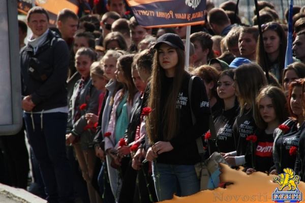 Более 2 тысяч студентов и школьников ЛНР дали клятву на верность Республики (ФОТО) - «Общество Крыма»