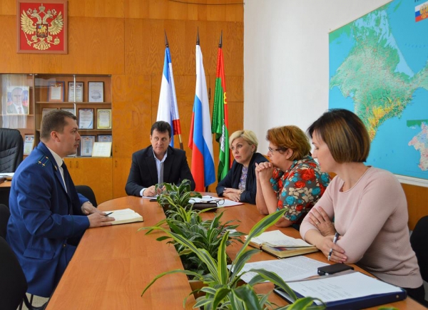 Ирина Клюева провела рабочее совещание в администрации г.Армянска - «Правам ребёнка»