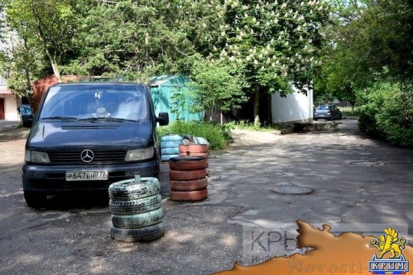 Симферопольские врачи начали бороться с незаконными шлагбаумами во дворах (ФОТО, ВИДЕО) - «Общество Крыма»