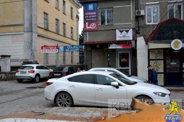 Власти Симферополя обязали «Метроград» убрать стихийщиков, машины и мусор на месте снесенного микрорынка (ФОТО) - «Общество Крыма»