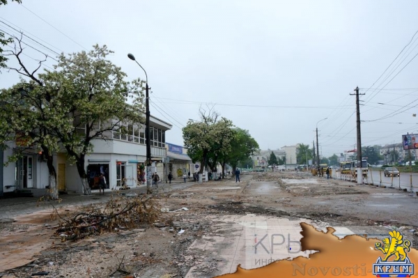Власти Симферополя обязали «Метроград» убрать стихийщиков, машины и мусор на месте снесенного микрорынка (ФОТО) - «Общество Крыма»