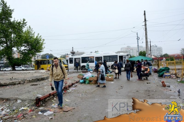 Власти Симферополя обязали «Метроград» убрать стихийщиков, машины и мусор на месте снесенного микрорынка (ФОТО) - «Общество Крыма»