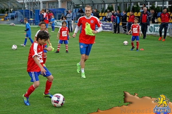 Сборная Крыма в рамках учебного занятия провела мастер-класс для юных футболистов (ФОТО) - «Спорт Крыма»
