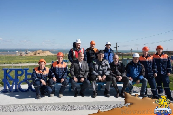 Валуев посидел на новой скамейке с видом на Крымский мост (ФОТО, ВИДЕО) - «Общество Крыма»