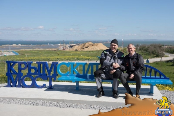 Валуев посидел на новой скамейке с видом на Крымский мост (ФОТО, ВИДЕО) - «Общество Крыма»