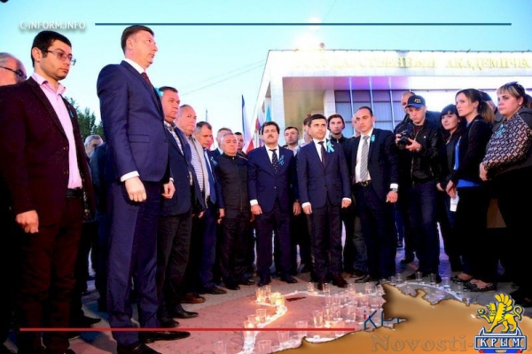 Карту России выложили свечами на главной площади Симферополя в память о жертвах депортации (ФОТО) - «Общество Крыма» Карту России выложили свечами на главной площади Симферополя в память о жертвах депортации (ФОТО) - «Общество Крыма»