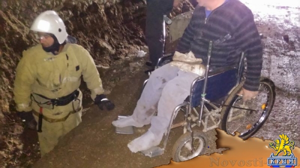 Инвалид-колясочник провалился в неогороженную траншею в городе Саки (ФОТО) - «Культура Крыма»