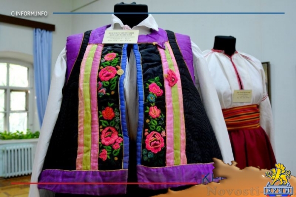 Крымский этнографический музей презентовал коллекцию народной русской одежды XIX-XX веков и бытовых предметов (ФОТО) - «Культура Крыма»