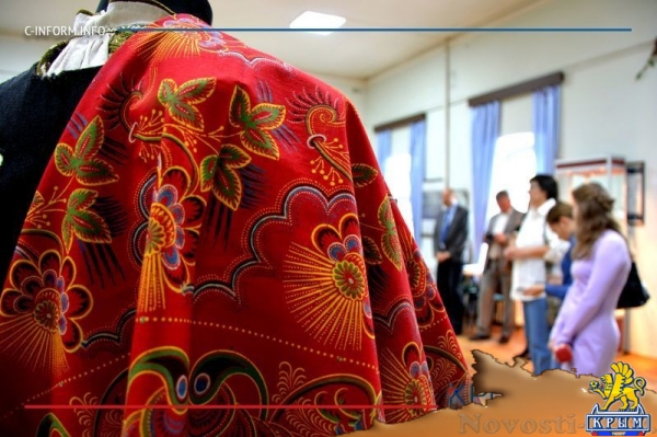 Крымский этнографический музей презентовал коллекцию народной русской одежды XIX-XX веков и бытовых предметов (ФОТО) - «Культура Крыма»