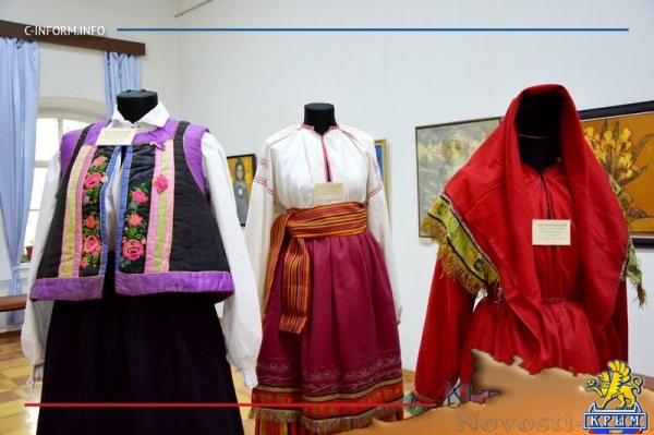 Крымский этнографический музей презентовал коллекцию народной русской одежды XIX-XX веков и бытовых предметов (ФОТО) - «Культура Крыма»