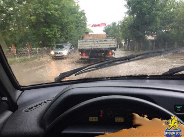 Сильный ливень парализовал движение в Симферополе (ФОТО, ВИДЕО) - «Культура Крыма»