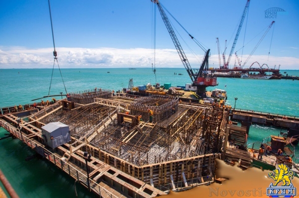 Фарватерные опоры Крымского моста в августе смогут принять судоходные арки (ФОТО, ВИДЕО) - «Экономика Крыма»